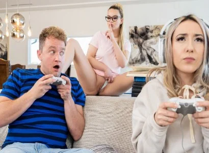 cô gái mê game quá nên bị bạn thân lấy mất người yêu