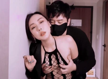 Ả vợ bán thân cho sếp để trả các khoản nợ cho chồng